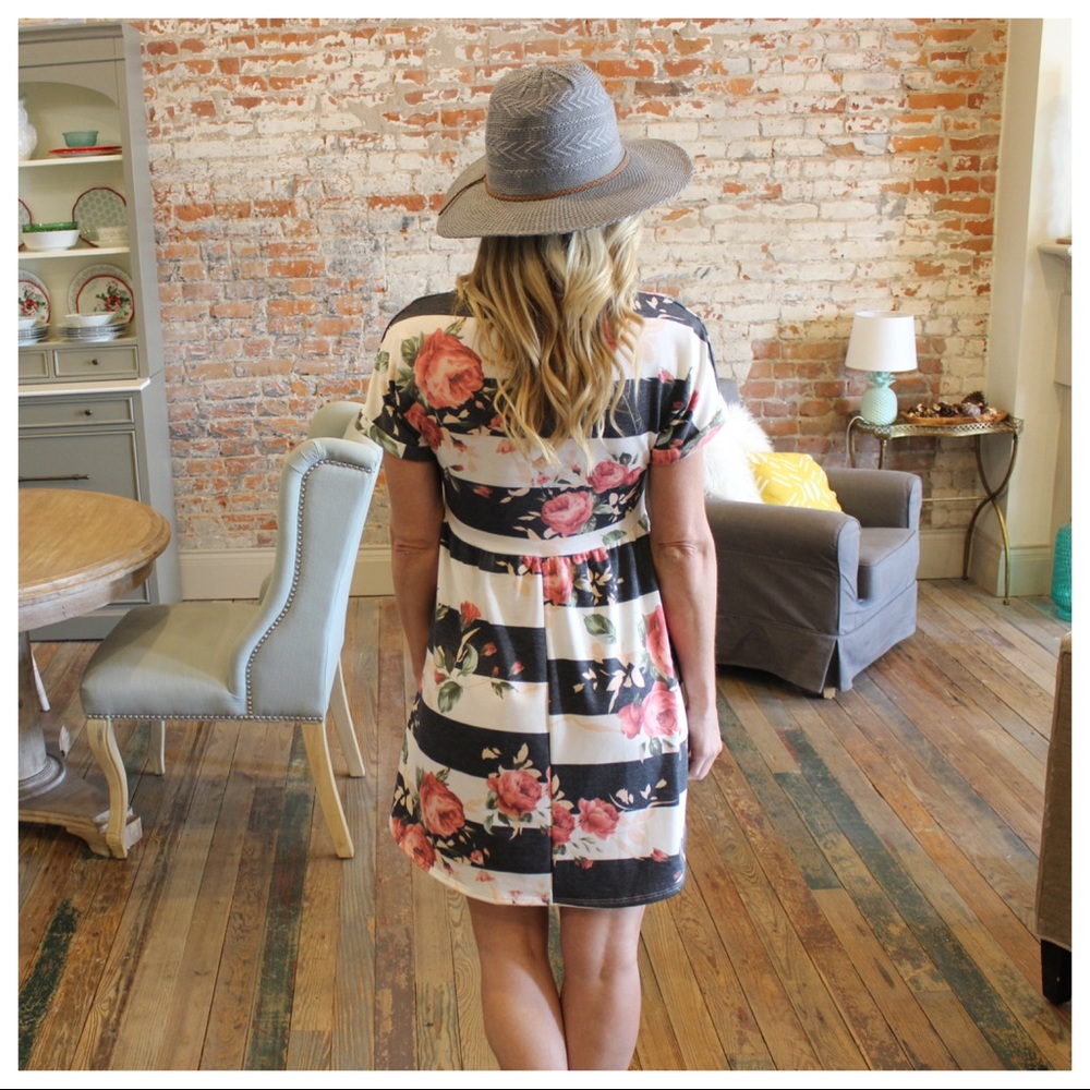 ✨Last✨Charcoal striped and floral dress - Picture 3 of 3